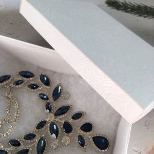 White swirl jewelry/gift Box/Display, one box